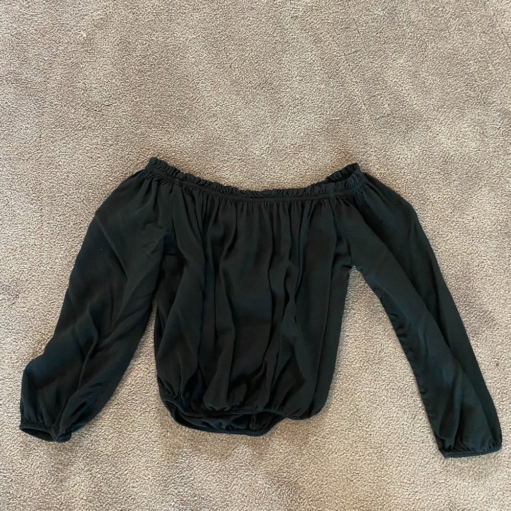 Brandy Melville Off the Shoulder Top- Black OZ